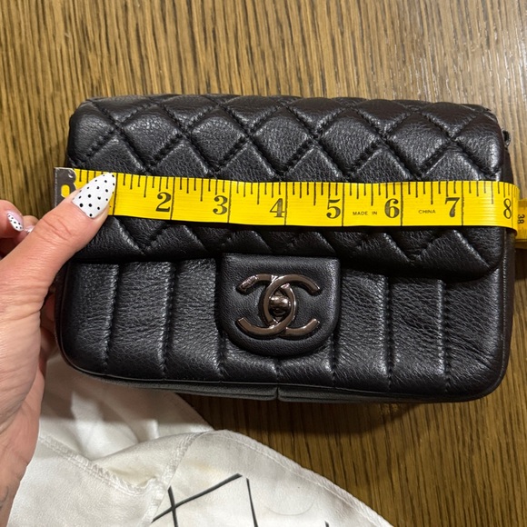 Designer-inspired Black Quilted Leather Chain Bag - Picture 6 of 7